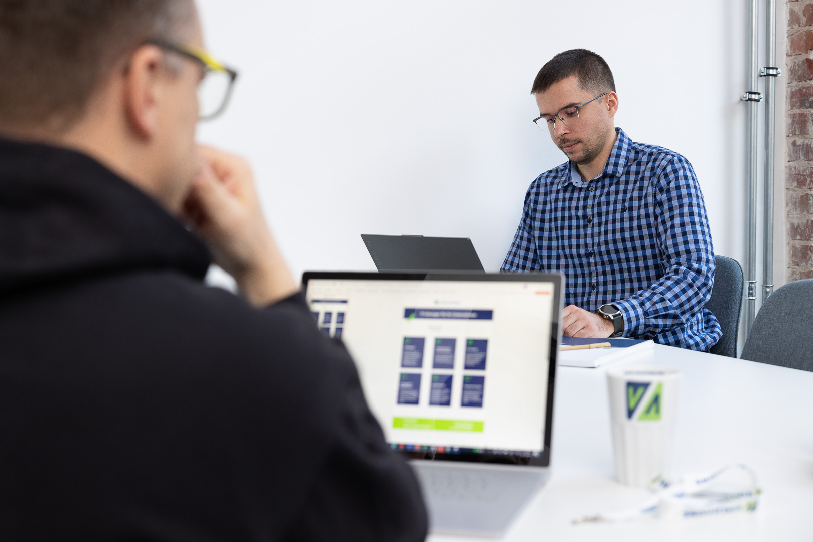 VIALUTIONS Teamarbeit im Büro